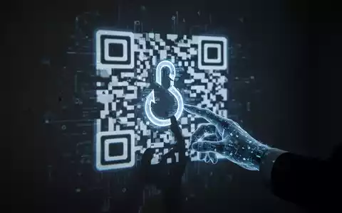 Ein stilisiertes Bild eines QR-Codes, der auf eine Wand projiziert wird, mit einer digitalen Hand, die danach greift. - Foto: über boerse-global.de