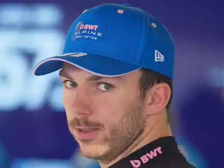 Pierre Gasly darf sich doch noch über sein Monaco-Podest freuen. (Archivbild) - Foto: Altaf Qadri/AP/dpa