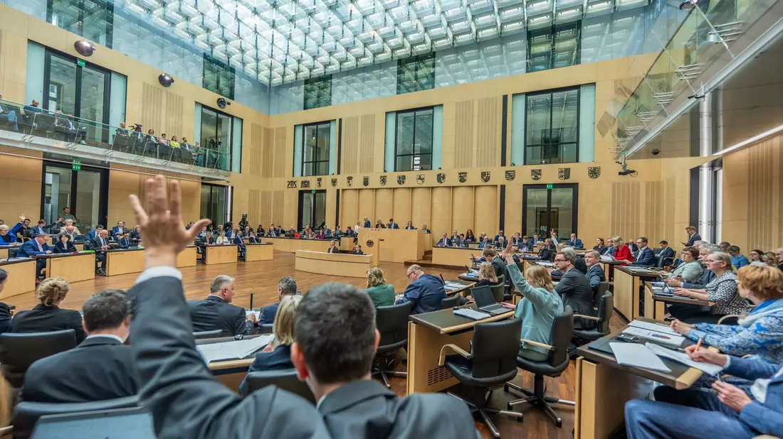 Der Bundesrat arbeitete vor dem Wochenende eine lange Tagesordnung ab.  - Bild: Michael Kappeler/dpa