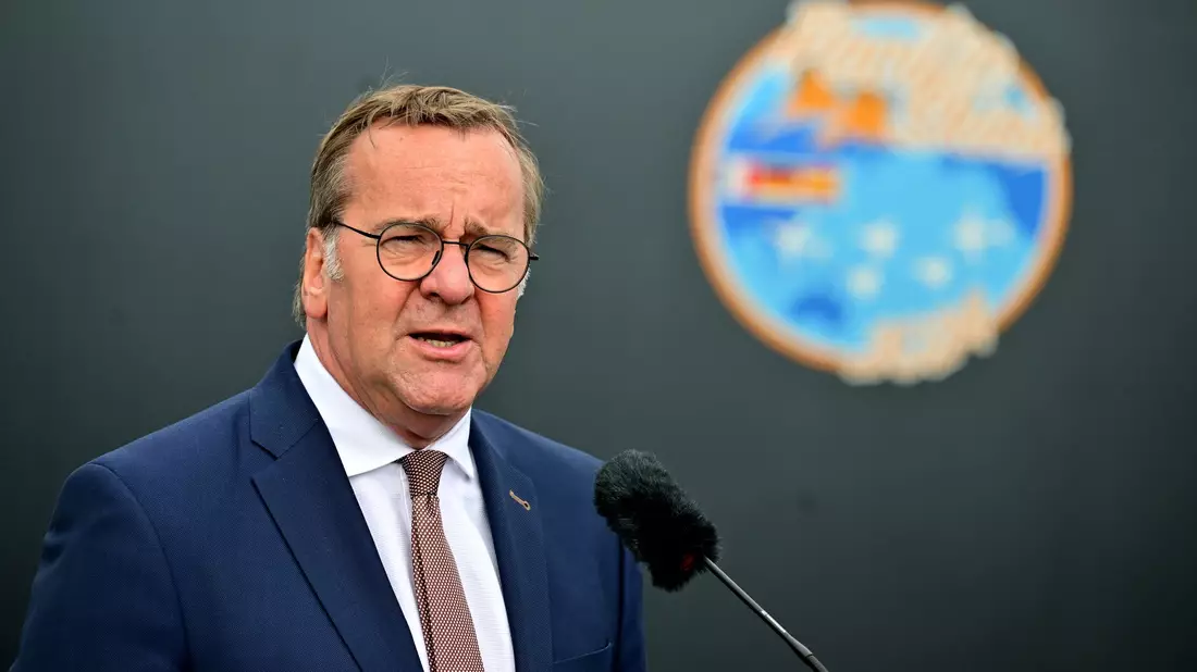 Verteidigungsminister Boris Pistorius (SPD) hat noch keine Entscheidung über Projektpartner für die Entwicklung eines neuen Kampfflugzeugs getroffen.  - Bild: Sebastian Gollnow/dpa