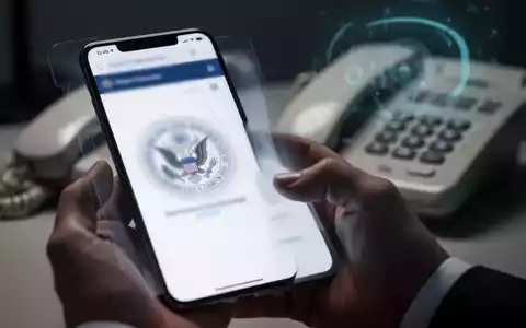 Ein Smartphone zeigt eine gefälschte Website, während im Hintergrund ein Telefon klingelt, das Betrug und digitale Bedrohung symbolisiert. - Foto: über boerse-global.de