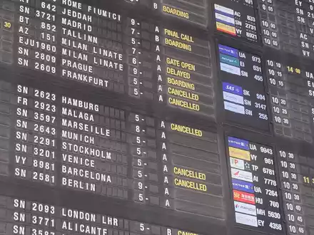 Welche Rechte haben Reisende, wenn der Flug verspätet ist oder ganz gestrichen wird? (Symbolbild) - Foto: Ine Gillis/Belga/dpa
