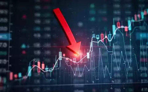 Roter Abwärtspfeil durchbohrt einen Finanzchart, der einen starken Aktienkursrückgang symbolisiert. - Foto: über boerse-global.de