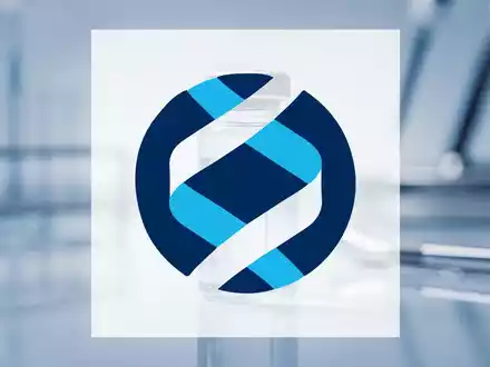 Eine einzelne Medizinflasche mit der Aufschrift ONS-5010 auf einer sterilen Oberfläche in einem Labor. - Foto: über boerse-global.de