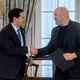US-Außenminister Marco Rubio und UFC-Boss Dana White unterzeichnen eine Absichtserklärung für eine Partnerschaft.  - Bild: Rod Lamkey/AP/dpa