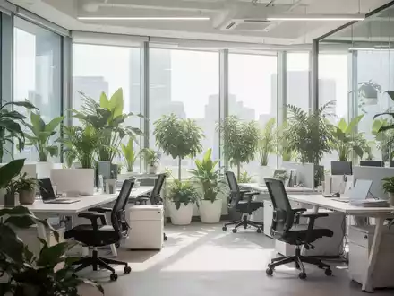Ein modernes Büro mit großen Fenstern, viel Tageslicht, grünen Pflanzen und ergonomischen Möbeln, das eine gesunde Atmosphäre vermittelt. - Foto: über boerse-global.de