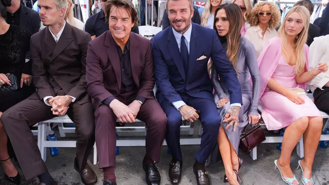 David Beckham erhielt einen Stern auf dem berühmten «Walk Of Fame» in Hollywood. Mit dabei: Sohn Romeo, Filmstar Tom Cruise, Ehefrau Victoria und Tochter Harper Seven. - Bild: Chris Pizzello/Invision/AP/dpa