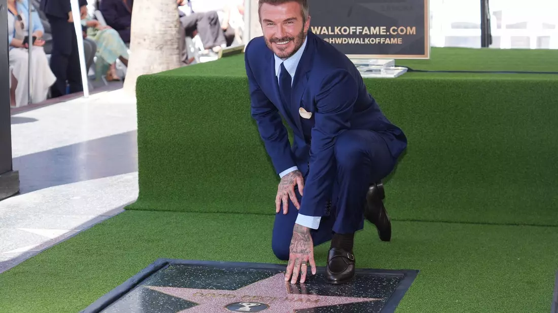 David Beckham freute sich über seinen Stern. - Bild: Chris Pizzello/Invision/AP/dpa