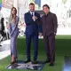 Victoria Beckham, David Beckham und Tom Cruise posierten auf dem Hollywood Walk of Fame vor David Beckhams neuem Stern. - Bild: Chris Pizzello/Invision/AP/dpa