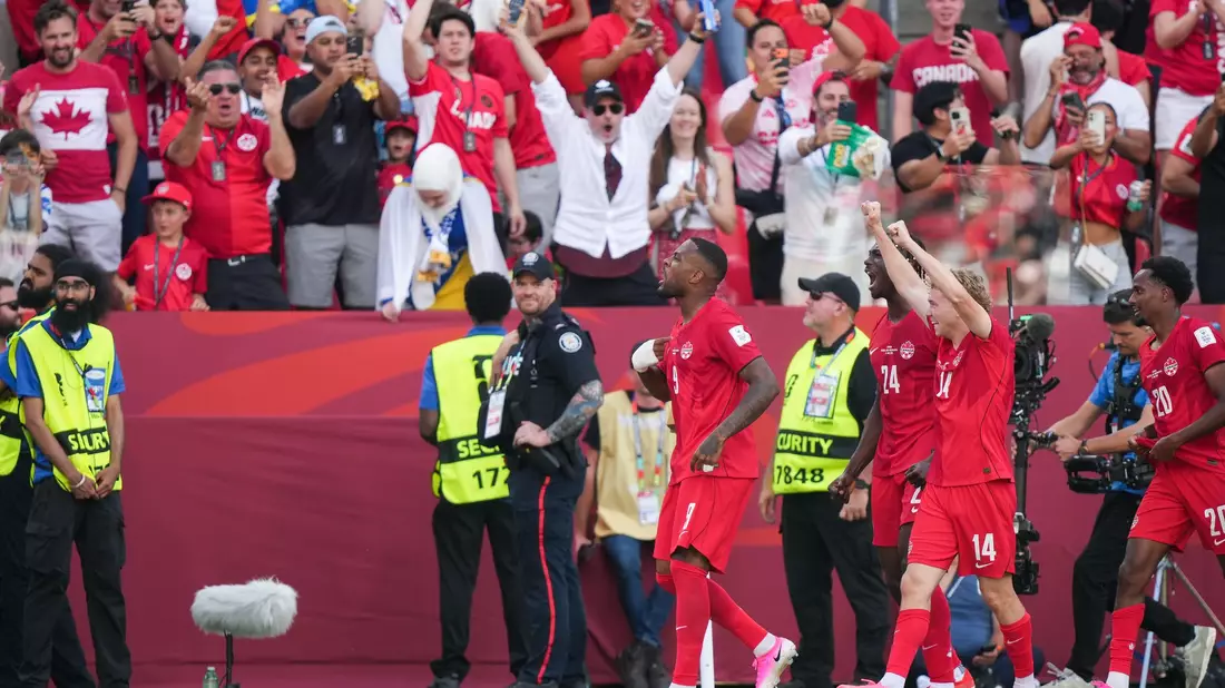 Kanada bejubelte den ersten Punkt bei einer WM-Endrunde. - Bild: Nathan Denette/The Canadian Press/dpa