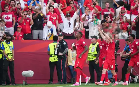 Kanada bejubelte den ersten Punkt bei einer WM-Endrunde. - Foto: Nathan Denette/The Canadian Press/dpa