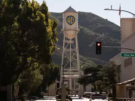 Warner Bros. ist ein Hollywood-Urgestein. (Archivbild) - Foto: Jae C. Hong/AP/dpa