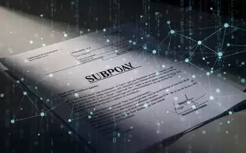 Abstract image representing legal documents and data streams, symbolizing the investigation into a major AI company. - Foto: über boerse-global.de