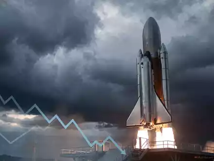 Eine moderne Rakete startet vor einem bewölkten Himmel, im Vordergrund ein leicht abfallender Börsenkurs. - Foto: über boerse-global.de