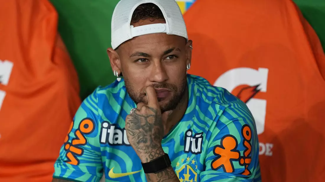 Neymar muss bei der WM erst einmal zuschauen. (Archivbild) - Bild: Silvia Izquierdo/AP/dpa