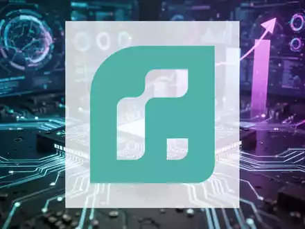 Ein futuristischer Quantencomputing-Chip mit leuchtenden Schaltkreisen und einer abstrakten Datenvisualisierung im Hintergrund. - Foto: über boerse-global.de