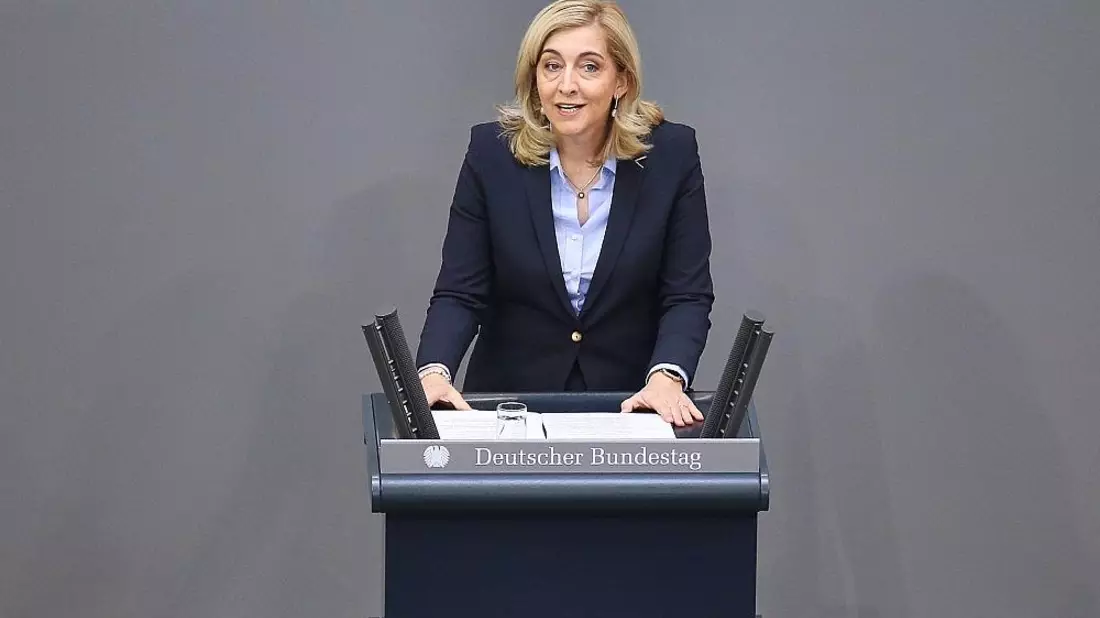 Warken will Sozialbeiträge langfristig senken