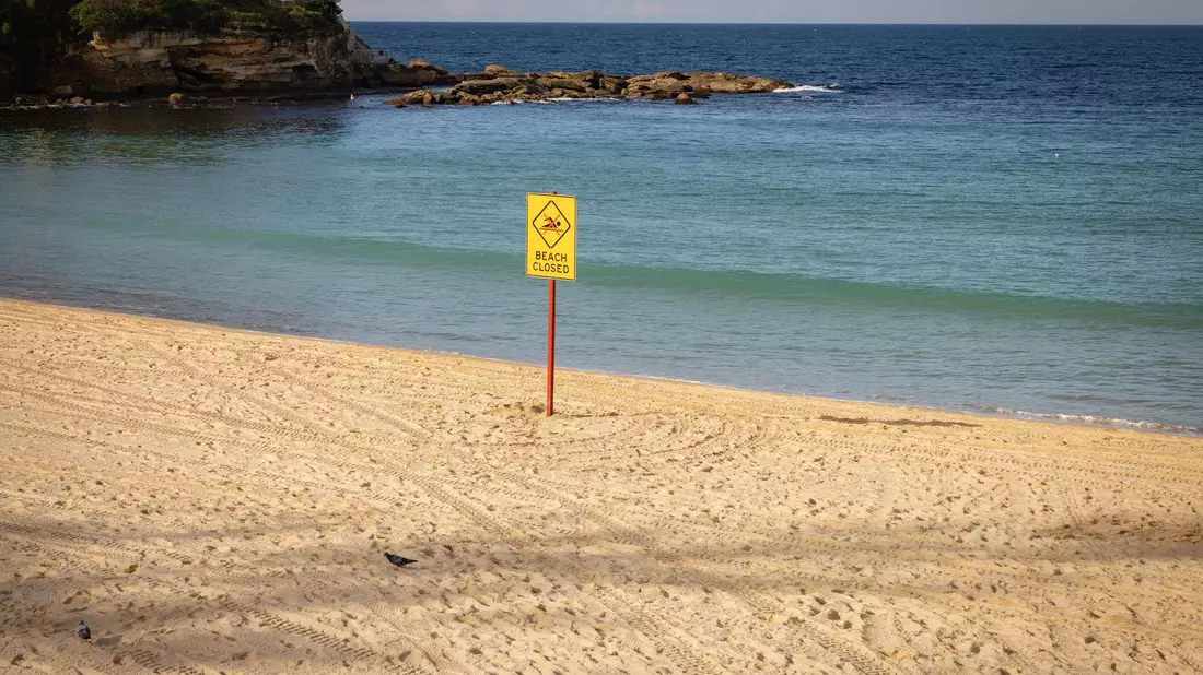 Nach dem Hai-Angriff wurde der betroffene Strand aus Sicherheitsgründen geschlossen. - Bild: Nadir Kinani/AAP/dpa