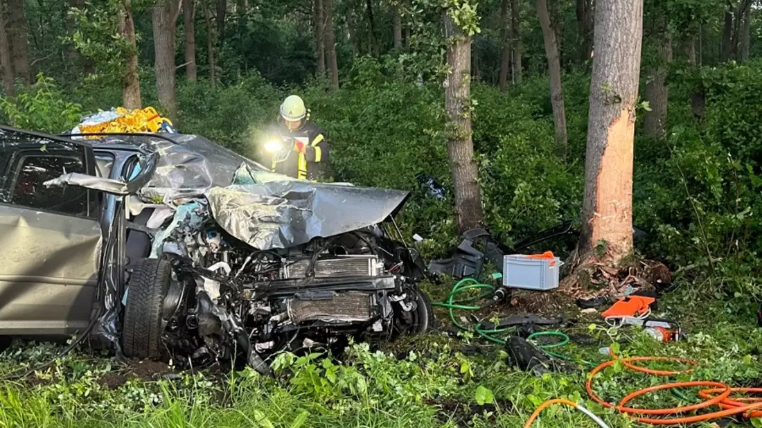 POL-MI: Schwerer Verkehrsunfall in Rahden OT Wehe, Weher Straße/Barler Straße Fahrer lebensgefährlich verletzt - Bild: presseportal.de