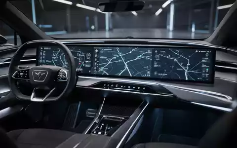 A modern car's dashboard featuring large, high-resolution digital screens displaying an advanced navigation system. - Foto: über boerse-global.de