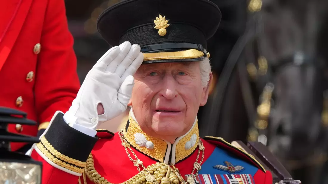 Die Geburtstagsparade findet jedes Jahr zu Ehren des britischen Monarchen statt. - Bild: Kirsty Wigglesworth/AP/dpa
