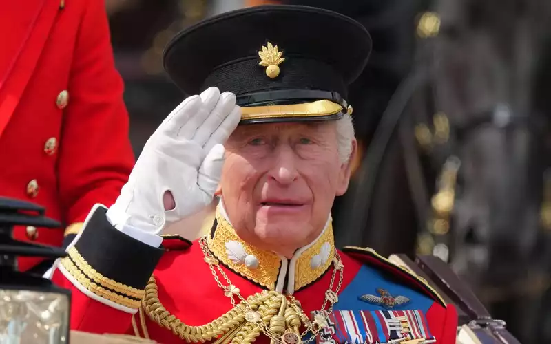 Die Geburtstagsparade findet jedes Jahr zu Ehren des britischen Monarchen statt. - Foto: Kirsty Wigglesworth/AP/dpa