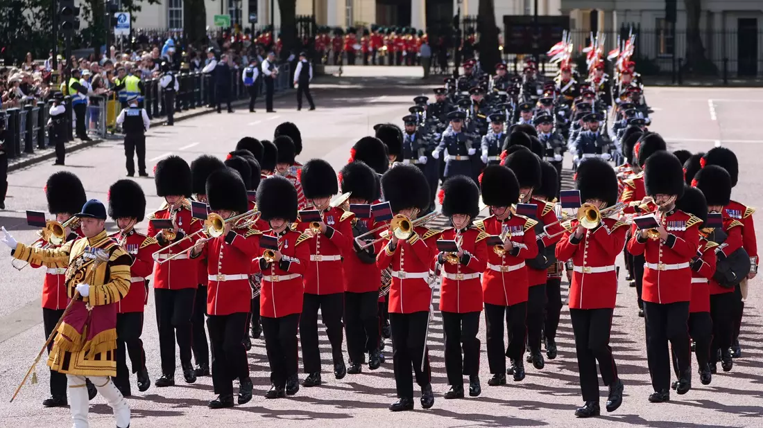 Die Parade ist immer ein pompöses Spektakel. - Bild: Aaron Chown/PA Wire/dpa