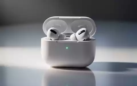 Apple AirPods Pro 3 earbuds in their open charging case, highlighting their sleek design and advanced technology. - Foto: über boerse-global.de