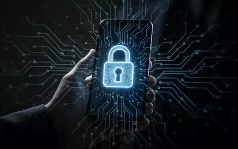 A hand holds a smartphone with a glowing digital lock icon and neural network patterns, symbolizing advanced security features. - Foto: über boerse-global.de