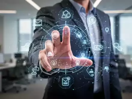 Eine Hand schiebt eine leuchtende digitale Schnittstelle weg, die KI und digitale Aufgaben darstellt, in einem modernen Büroumfeld. - Foto: über boerse-global.de