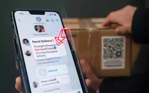 A smartphone screen shows a fake social media notification about a parcel delivery, with a blurred hand holding a package in the background. - Foto: über boerse-global.de