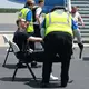 Manuel Neuer wird vor dem Abflug nach Houston kontrolliert.  - Bild: Jan Woitas/dpa