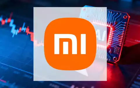 Eine stilisierte, leuchtende Platine symbolisiert KI, daneben ein fallender Börsenkurs mit Xiaomi-Logo, der technologischen Fortschritt und finanzielle Schwierigkeiten darstellt. - Foto: über boerse-global.de