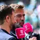 Thomas Müller und Jürgen Klopp sind bei der WM als TV-Experten im Einsatz.  - Bild: Tom Weller/dpa