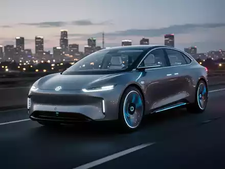 A futuristic autonomous vehicle driving on a highway at dusk, with city lights in the blurred background. - Foto: über boerse-global.de