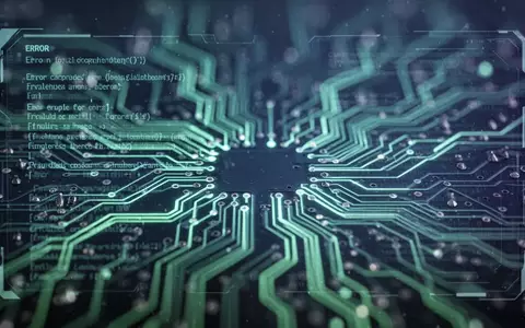 A close-up of a glowing, abstract circuit board with digital error messages and code overlaid, representing software installation issues. - Foto: über boerse-global.de