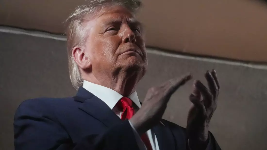 US-Präsident Trump feiert an diesem Sonntag seinen 80. Geburtstag. (Archivbild) - Bild: Mark Schiefelbein/AP/dpa