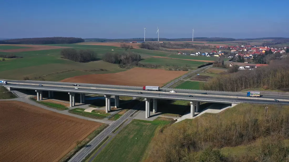 Mittlerweile ist die Brücke erneuert. (Archivbild) - Bild: Karl-Josef Hildenbrand/dpa
