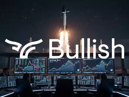 Eine SpaceX-Rakete startet in den Nachthimmel über einem Kontrollraum mit Finanzdaten, die Innovation und Wert symbolisieren. - Foto: über boerse-global.de