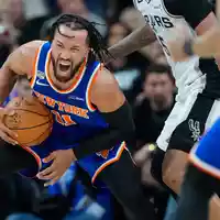 Jalen Brunson und die Knicks hatten wieder keine gute erste Halbzeit und kamen dann zurück ins Spiel. - Foto: Ross D. Franklin/AP/dpa