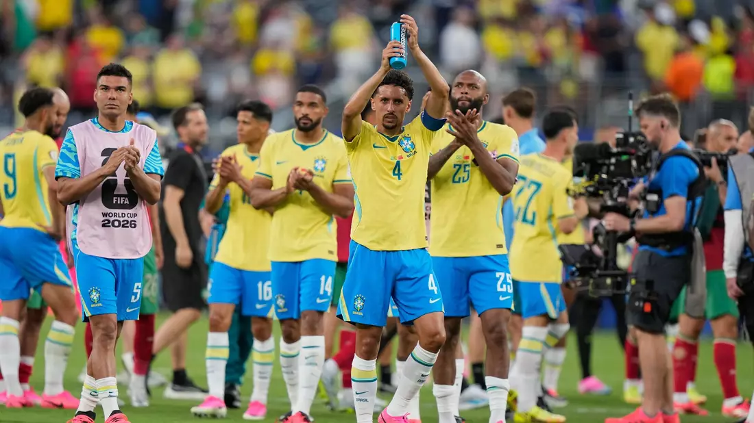 Startete mit einem Remis ins Turnier: Rekordweltmeister Brasilien. - Bild: Frank Franklin II/AP/dpa