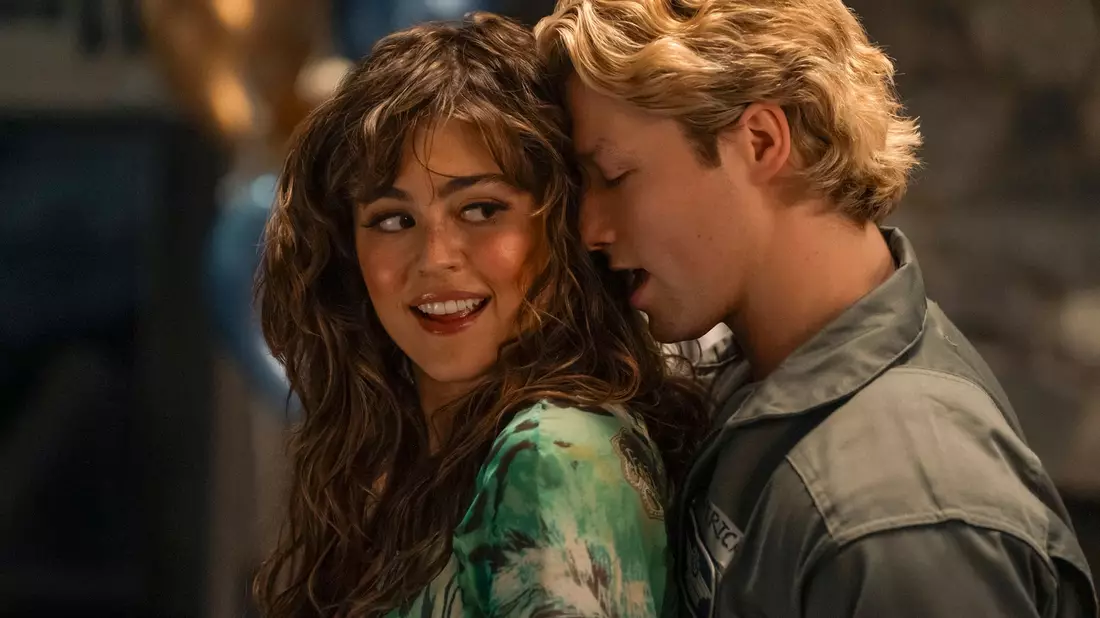 Allie und Dean (Mika Abdalla und Stephen Kalyn) beginnen erst mal nur eine unverbindliche Affäre und haben gern und viel Sex miteinander. - Bild: Liane Hentscher/Prime/dpa