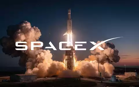 Eine SpaceX Falcon 9 Rakete startet bei Sonnenuntergang von Vandenberg, mit leuchtenden Triebwerken und einer Rauchfahne. - Foto: über boerse-global.de
