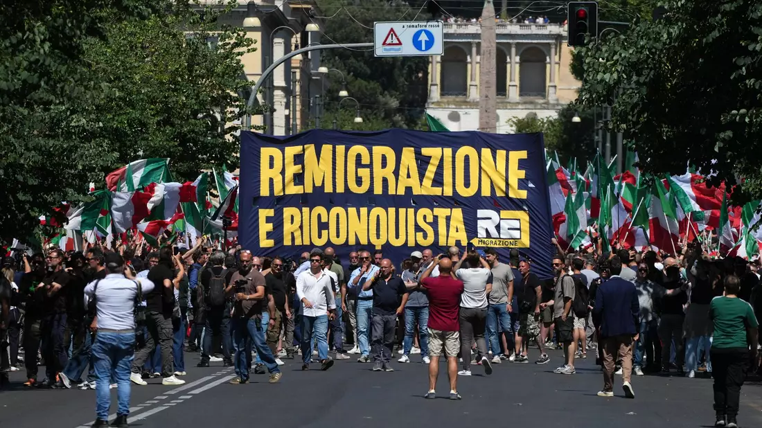 Eine von rechtsextremen Gruppen organisierte Demonstration findet in Rom statt.  - Bild: Gregorio Borgia/AP/dpa