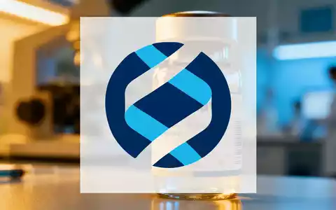 Nahaufnahme eines Medikamentenfläschchens mit der Aufschrift „Lytenava“ in einem Labor, das einen 60-Tage-Prozess symbolisiert. - Foto: über boerse-global.de
