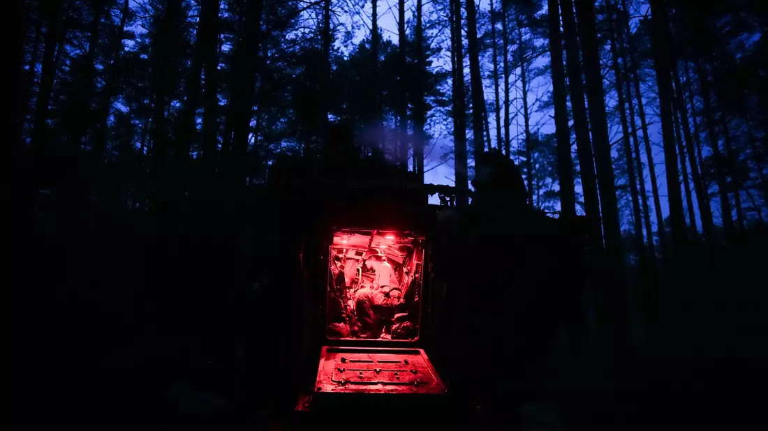 In der Nacht wird im Wald gelagert. - Bild: Kay Nietfeld/dpa