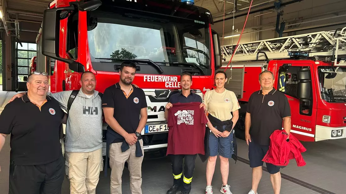 FW Celle: Ungarische Feuerwehrleute besuchen Celler Feuerwehr - Bild: presseportal.de