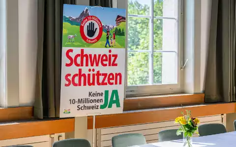 Ziel der rechtskonservativen Schweizerischen Volkspartei war es, die Bevölkerungszahl bis 2050 auf zehn Millionen zu begrenzen. - Foto: Peter Schneider/KEYSTONE/dpa