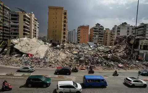 Zerstörte Gebäude bei früherem Angriff Israels in Dahija, südlichen Vororten von Beirut. (Archivbild) - Foto: Bilal Hussein/AP/dpa