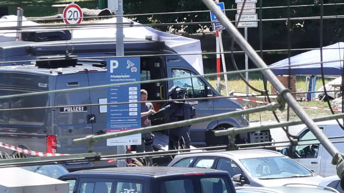 Die Polizei fand bei Durchsuchungen einen verdächtigen Gegenstand, der sich später aber als ungefährlich herausstellte. - Bild: Förster/swd-medien/dpa